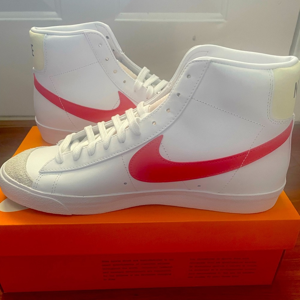 New with box. Men’s Nike Blazers Mid ‘77 Vntg